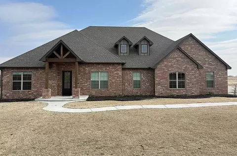 Exterior - 2045 E Rock Creek Rd, Tuttle, OK 73089 photo 4 of 7