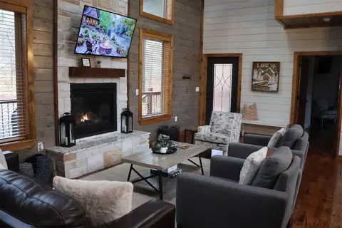 Living - 135 Black Jack Trl, Broken Bow, OK 74728 photo 2 of 4