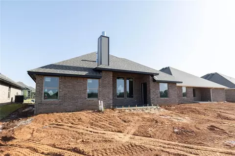 Exterior - 12332 SW 32nd St, Yukon, OK 73099 photo 3 of 6