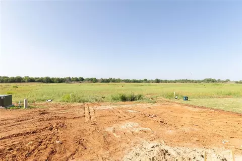 Exterior - 12332 SW 32nd St, Yukon, OK 73099 photo 6 of 6
