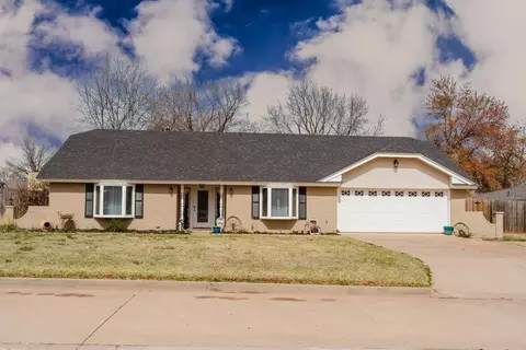 1315 Lynnwood Dr, Elk City, OK 73644