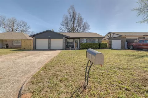 410 S Meadow Ln, Mustang, OK 73064