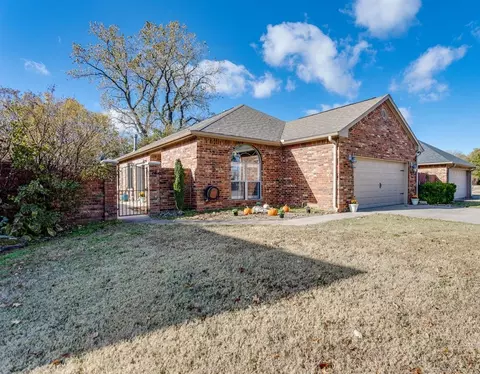 1262 Augusta Ct, Shawnee, OK 74801