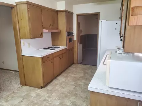 Kitchen - 313 Bryan Ave, Foss, OK 73647 photo 2 of 2