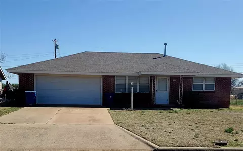 313 Bryan Ave, Foss, OK 73647