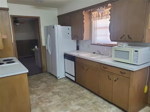 Kitchen - 313 Bryan Ave, Foss, OK 73647 photo 1 of 2