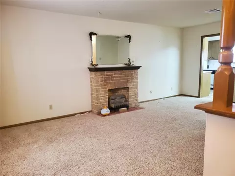 Living - 313 Bryan Ave, Foss, OK 73647 photo 2 of 2