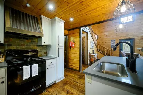 Kitchen - 364 Split Shot Cir, Broken Bow, OK 74728 photo 3 of 3