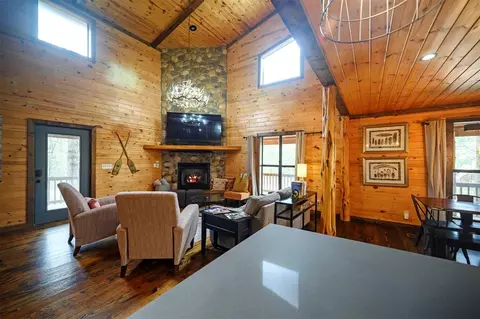 Living - 364 Split Shot Cir, Broken Bow, OK 74728 photo 3 of 5
