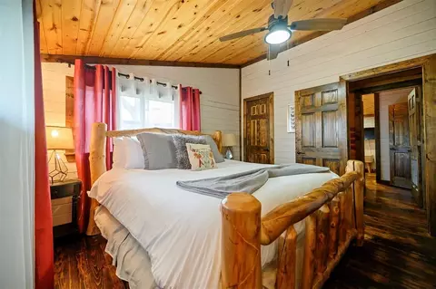 Bedroom - 364 Split Shot Cir, Broken Bow, OK 74728 photo 10 of 10
