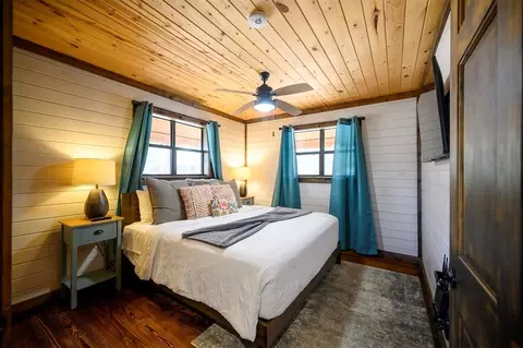 Bedroom - 364 Split Shot Cir, Broken Bow, OK 74728 photo 1 of 10