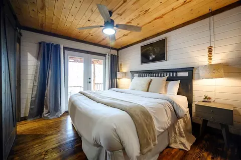 Bedroom - 364 Split Shot Cir, Broken Bow, OK 74728 photo 4 of 10