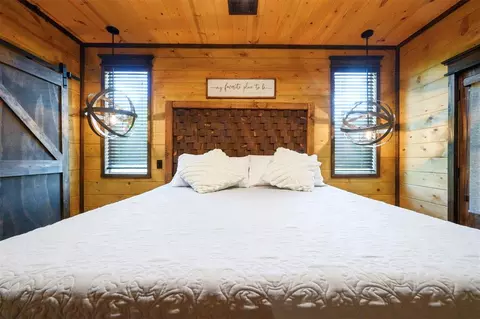 Bedroom - 592 W Eagle Mountain Trl, Broken Bow, OK 74728 photo 5 of 8