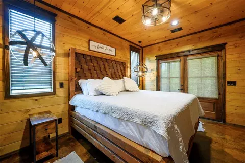 Bedroom - 592 W Eagle Mountain Trl, Broken Bow, OK 74728 photo 6 of 8