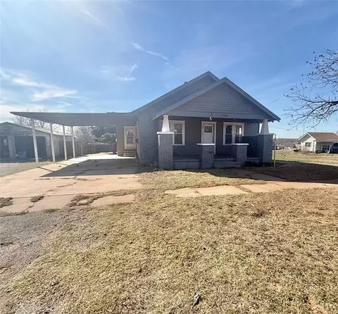 114 S 5th St, Sentinel, OK 73664