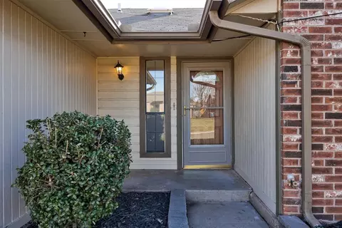 1908 Raquel Rd, Edmond, OK 73003 photo 3