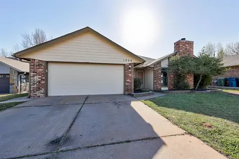 1908 Raquel Rd, Edmond, OK 73003 photo 2
