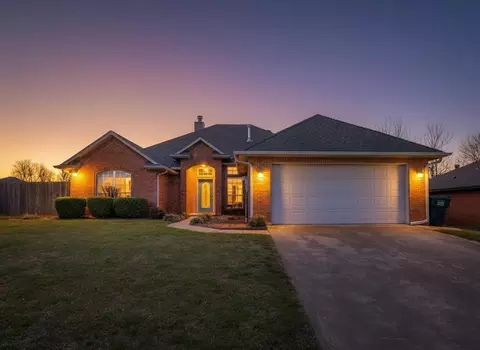1720 Foxfire Rd, Edmond, OK 73003
