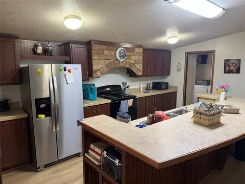 Kitchen - 425 Norma Rd, Hydro, OK 73048 photo 2 of 3