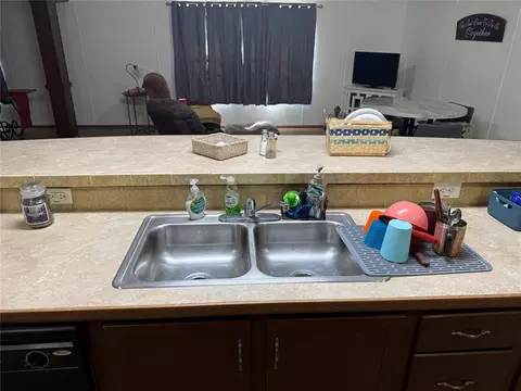 Kitchen - 425 Norma Rd, Hydro, OK 73048 photo 3 of 3