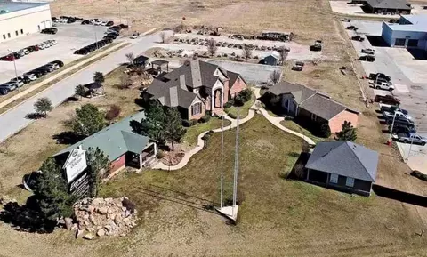 520 Holiday Dr, Ardmore, OK 73401
