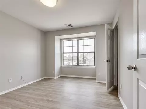 Bedroom - 16100 Ledge Ln, Edmond, OK 73013 photo 5 of 6