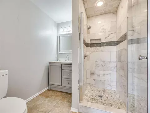 Bath - 16100 Ledge Ln, Edmond, OK 73013 photo 7 of 7