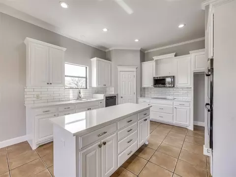 Kitchen - 16100 Ledge Ln, Edmond, OK 73013 photo 2 of 4