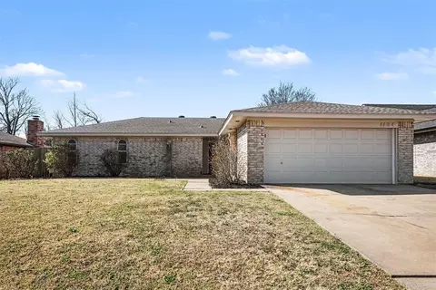 1104 NE 5th St, Moore, OK 73160