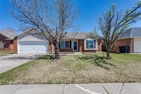 1725 Queensbury Dr, Moore, OK 73160