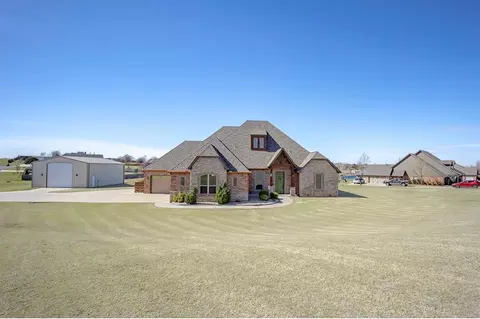 2398 Lake Front Dr, Blanchard, OK 73010