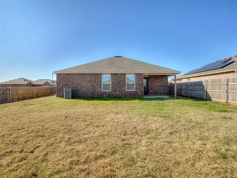 Exterior - 5329 Kye Dr, Tuttle, OK 73089 photo 6 of 7