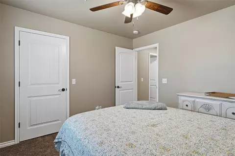 Bedroom - 301 N 4th St, Thomas, OK 73669 photo 6 of 6
