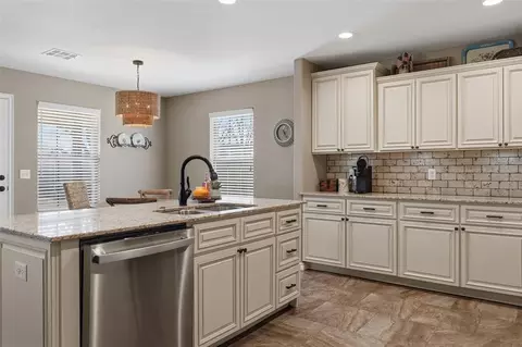 Kitchen - 301 N 4th St, Thomas, OK 73669 photo 3 of 6