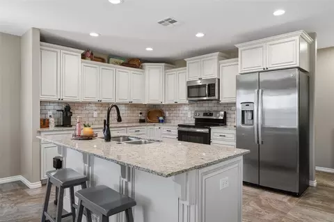 Kitchen - 301 N 4th St, Thomas, OK 73669 photo 2 of 6