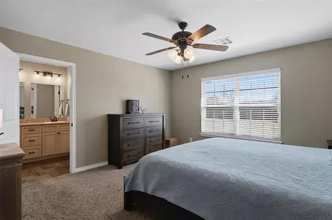 Bedroom - 301 N 4th St, Thomas, OK 73669 photo 1 of 6