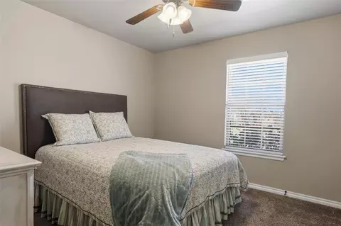 Bedroom - 301 N 4th St, Thomas, OK 73669 photo 5 of 6