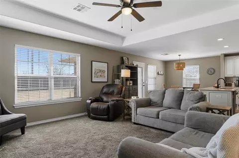 Living - 301 N 4th St, Thomas, OK 73669 photo 1 of 2