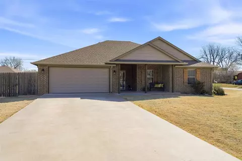 301 N 4th St, Thomas, OK 73669