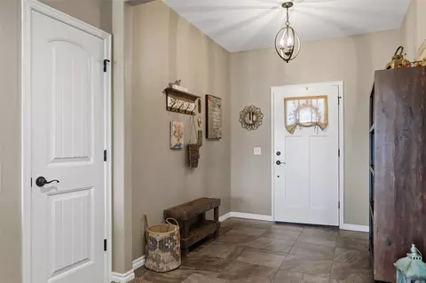 Entry Way - 301 N 4th St, Thomas, OK 73669 photo 1 of 2