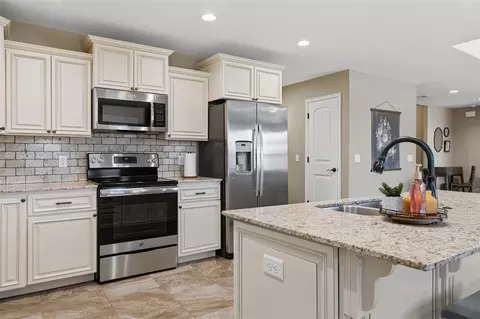Kitchen - 301 N 4th St, Thomas, OK 73669 photo 6 of 6