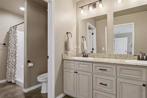 Bath - 301 N 4th St, Thomas, OK 73669 photo 1 of 5