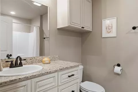 Bath - 301 N 4th St, Thomas, OK 73669 photo 4 of 5