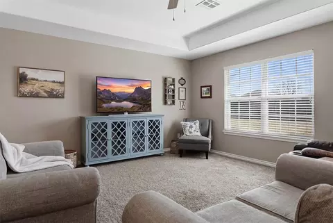 Living - 301 N 4th St, Thomas, OK 73669 photo 2 of 2