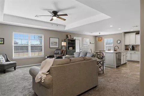 Entry Way - 301 N 4th St, Thomas, OK 73669 photo 2 of 2