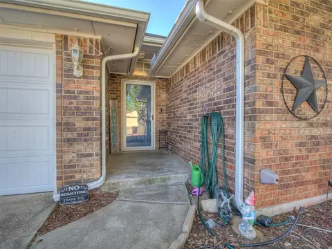 12268 SW 10th St, Yukon, OK 73099