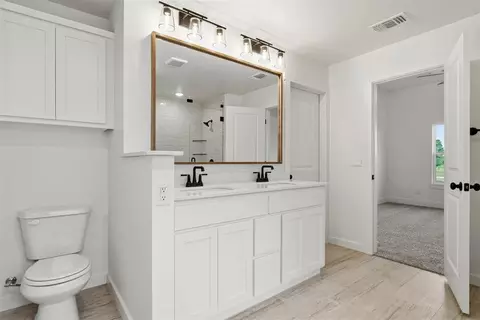 Bath - 3719 Eureka Dr, Norman, OK 73069 photo 5 of 10