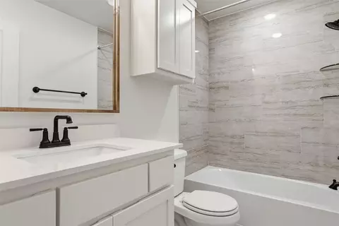 Bath - 3719 Eureka Dr, Norman, OK 73069 photo 1 of 10