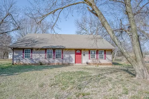 802 S 20th St, Chickasha, OK 73018