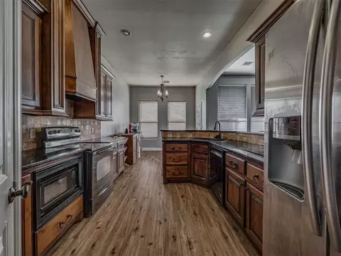 Kitchen - 1908 Hackney Ct, Blanchard, OK 73010 photo 4 of 5
